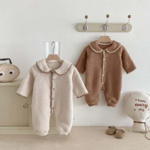 Baby's winter lapel fleece-lined long-sleeved jumpsuit, male and female baby plush long-sleeved jumpsuit, very suitable for goin